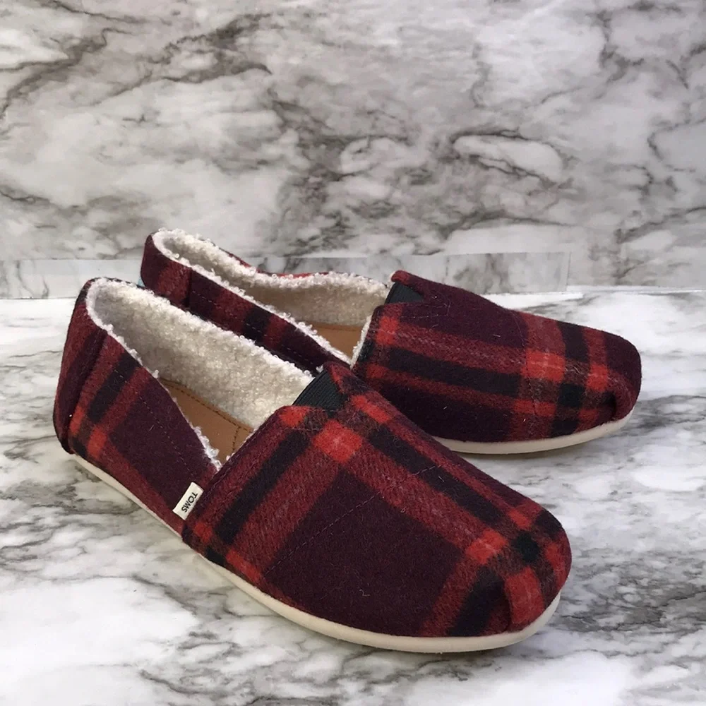 TOMS Slippers Size 7.5 Belmont Red Plaid w/ Faux Shearling Shoes flat